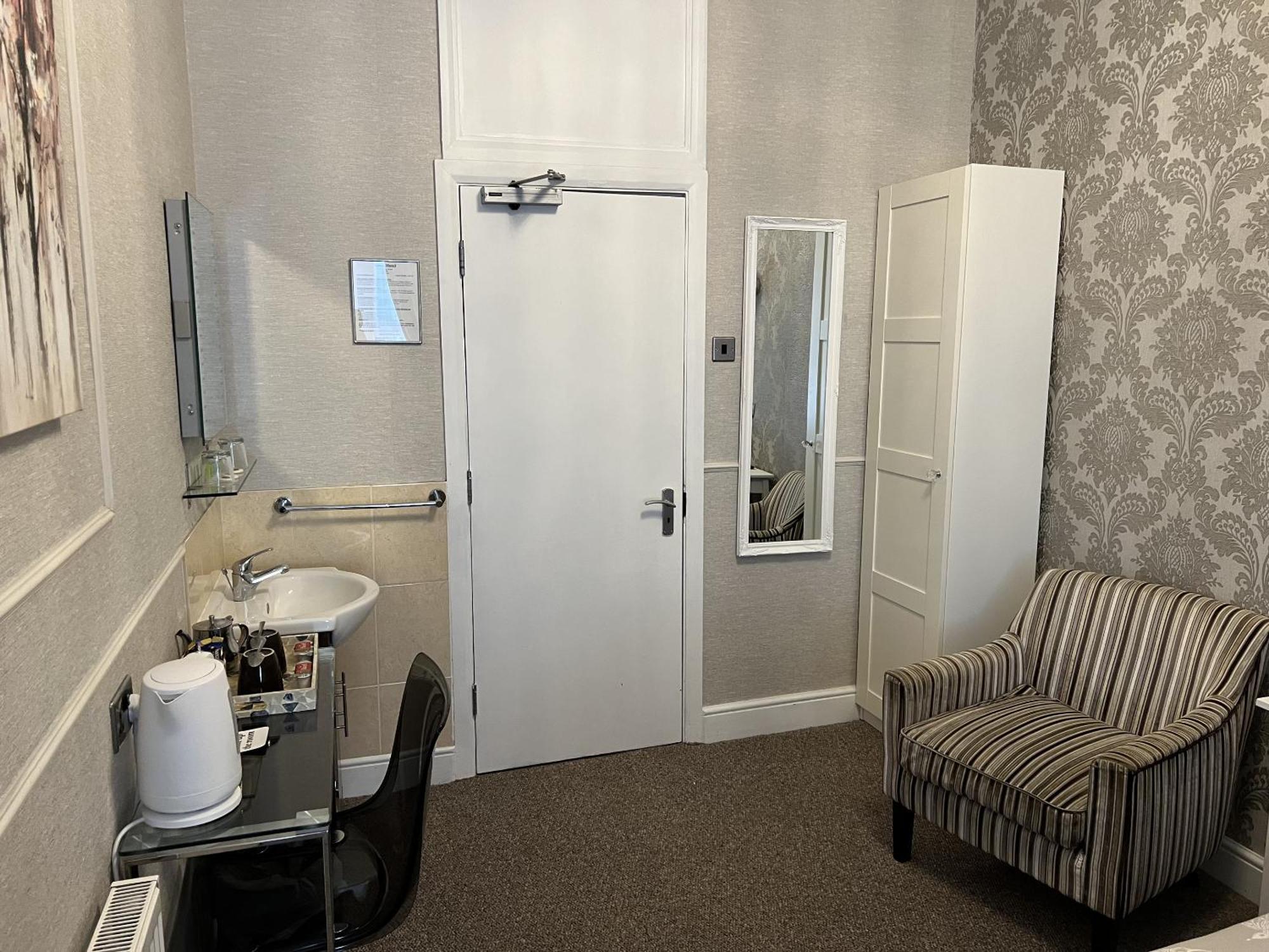 Tanes Hotel Cardiff Værelse billede